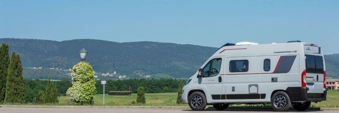 Wohnmobil mieten mit Längsbett und Automat